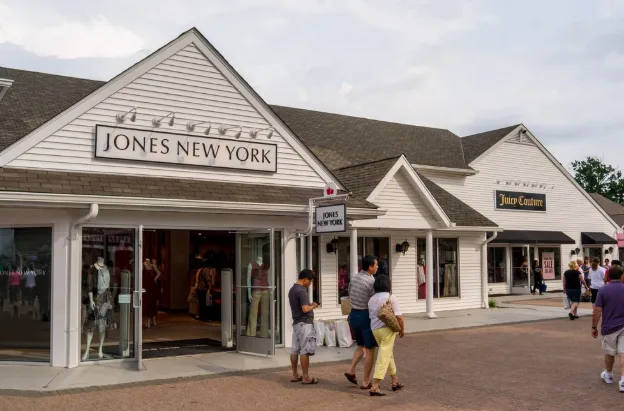 Woodbury Common Premium Outlets in NYC